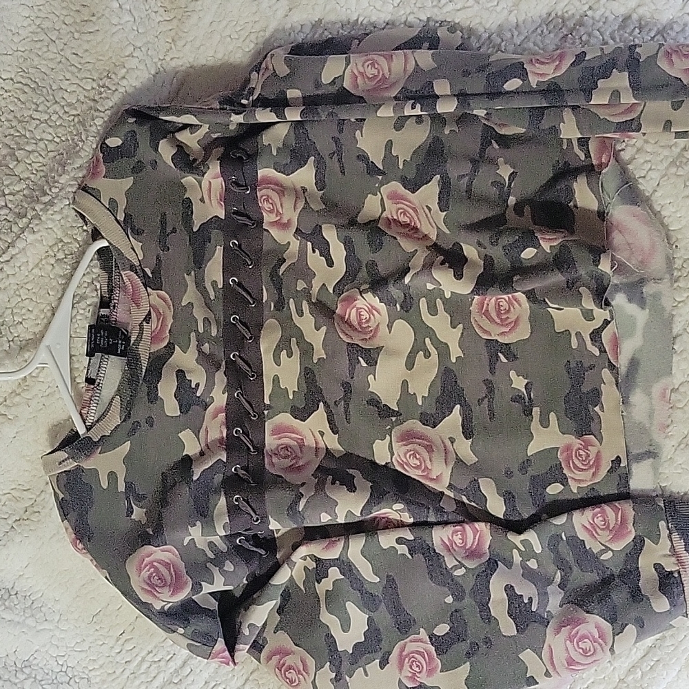 Cropped long sleeve shirt